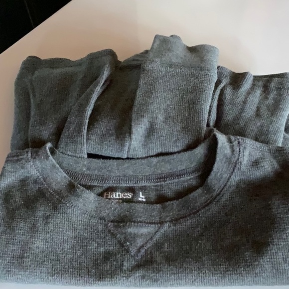 Hanes long sleeve - Picture 2 of 2